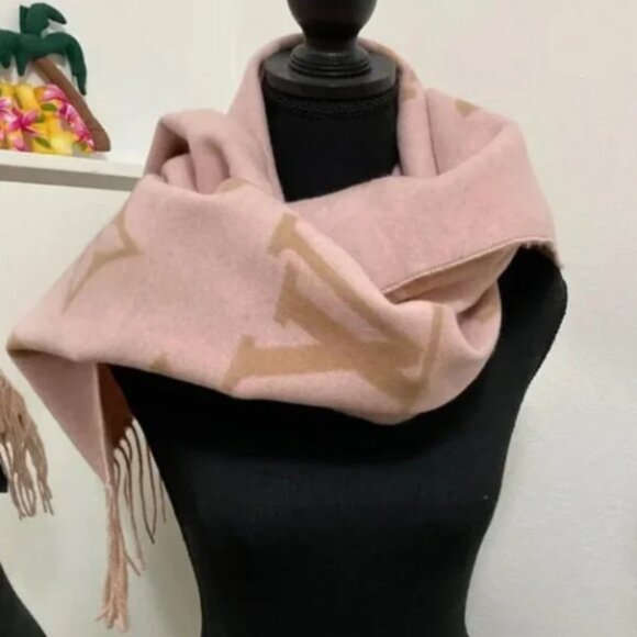 Louis Vuitton Pink and Tan Scarf - Picture 4 of 4